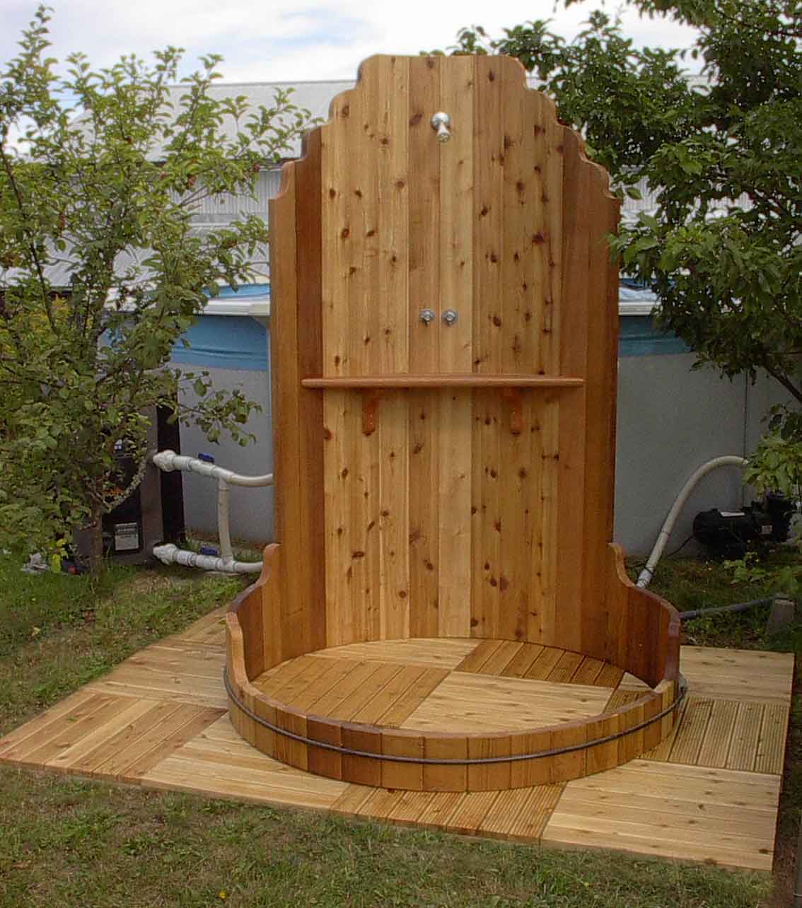 Douche piscine jardin bois 