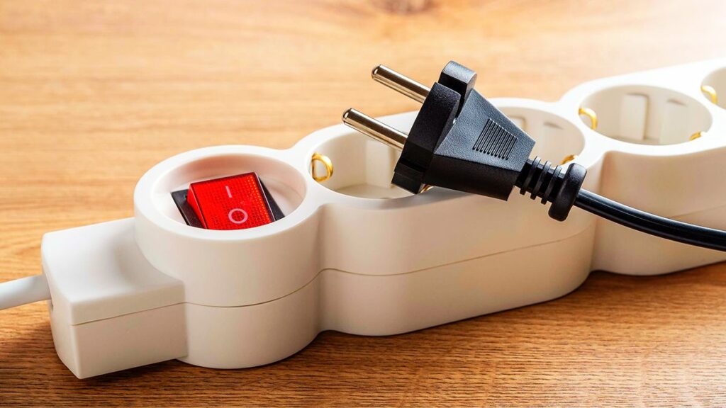 Adieu-les-multiprises-cette-invention-va-les-remplacer-et-mettre-un-terme-au-desordre-des-cables