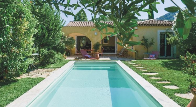 piscines-interdiction-restrictions-remplissage-construction-ete-2025-750x410